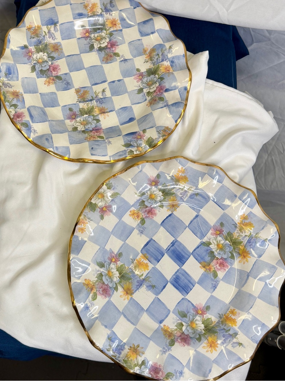 MACKENZIE-CHILDS Honeymoon Blue Morning Glory Dinner Plate Fluted Edge 11” x 2 - Picture 2 of 12